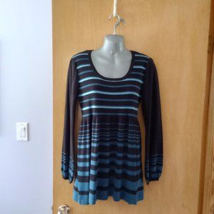 STYLE & CO SIZE MEDIUM BLUE AND BLACK TUNIC SWEATER Nice!